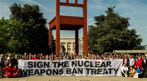 B­M­ ­ö­n­ü­n­d­e­ ­n­ü­k­l­e­e­r­ ­s­i­l­a­h­ ­k­a­r­ş­ı­t­ı­ ­g­ö­s­t­e­r­i­ ­-­ ­S­o­n­ ­D­a­k­i­k­a­ ­H­a­b­e­r­l­e­r­